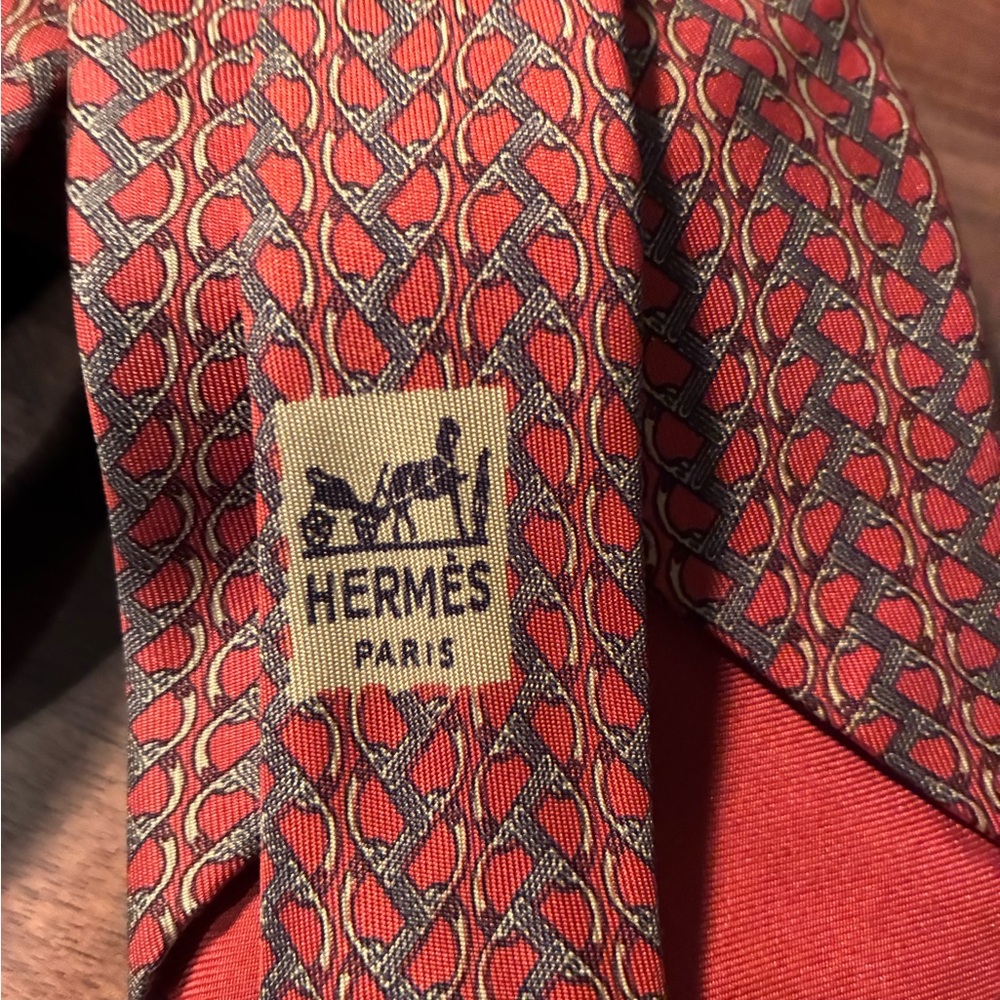 VINTAGE Hermes Red and Gray Geometric Tie 100% Silk Paris - Picture 4 of 5